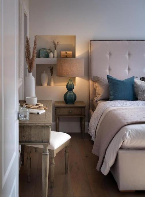 3 Bed Corner House Portobello Rd Londra