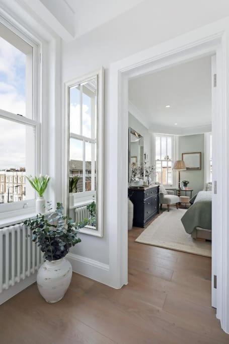 3 Bed Corner House Portobello Rd Londra