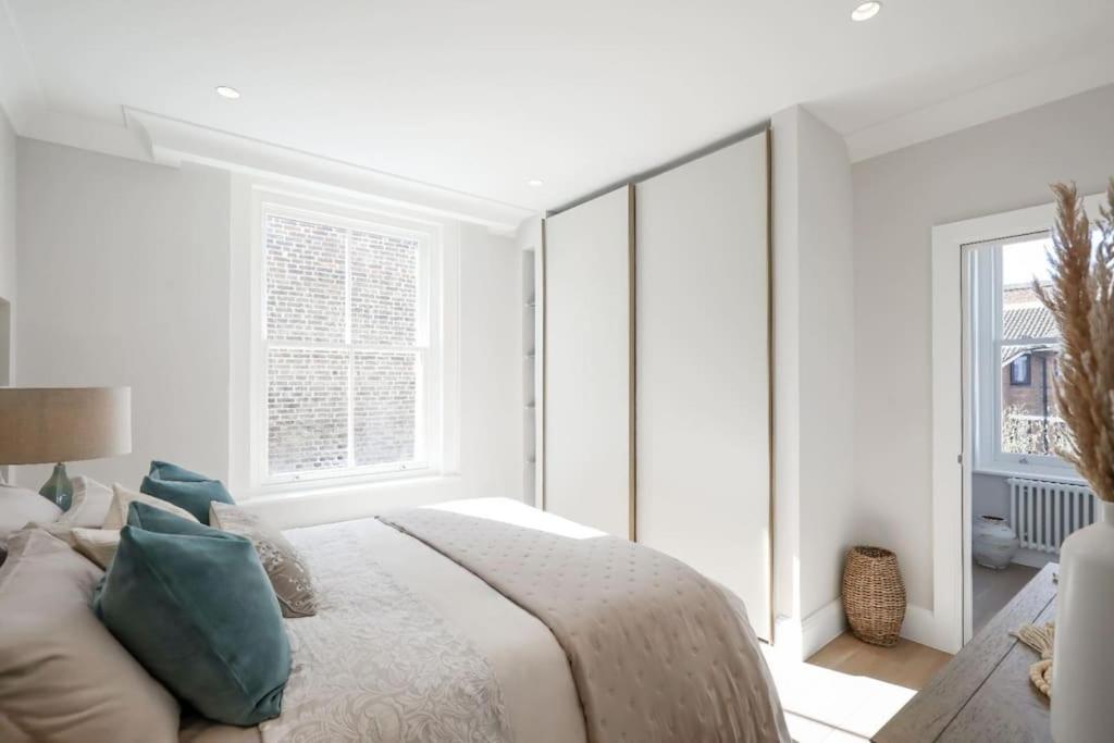 3 Bed Corner House Portobello Rd * Londra