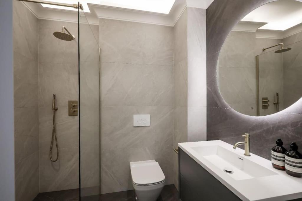 Casa vacanze 3 Bed Corner House Portobello Rd Londra