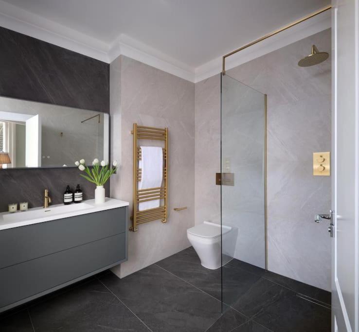 Casa vacanze 3 Bed Corner House Portobello Rd Londra